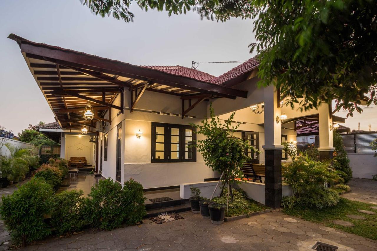 Apartament Ndalem Sarengat Jogyakarta Zewnętrze zdjęcie