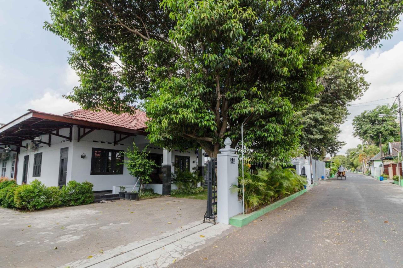 Apartament Ndalem Sarengat Jogyakarta Zewnętrze zdjęcie