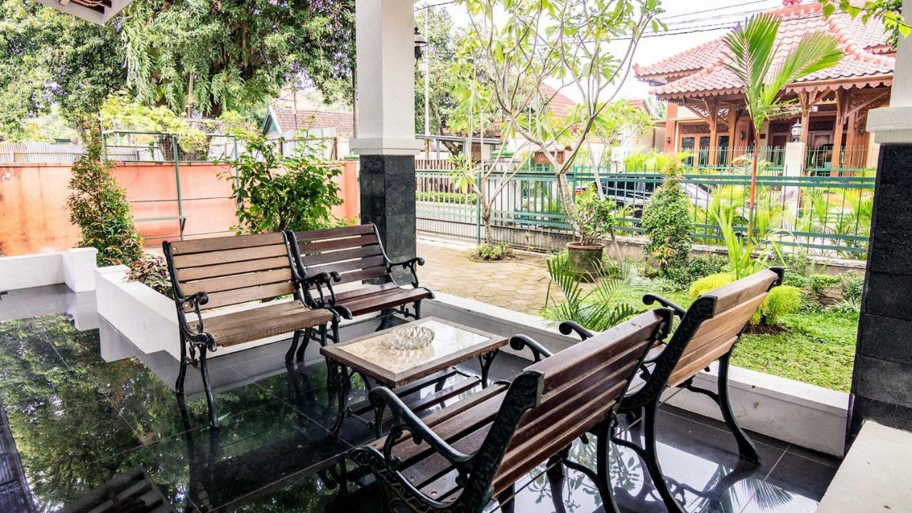 Apartament Ndalem Sarengat Jogyakarta Zewnętrze zdjęcie